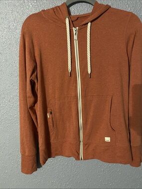 Vuori M halo zip up excellent condition